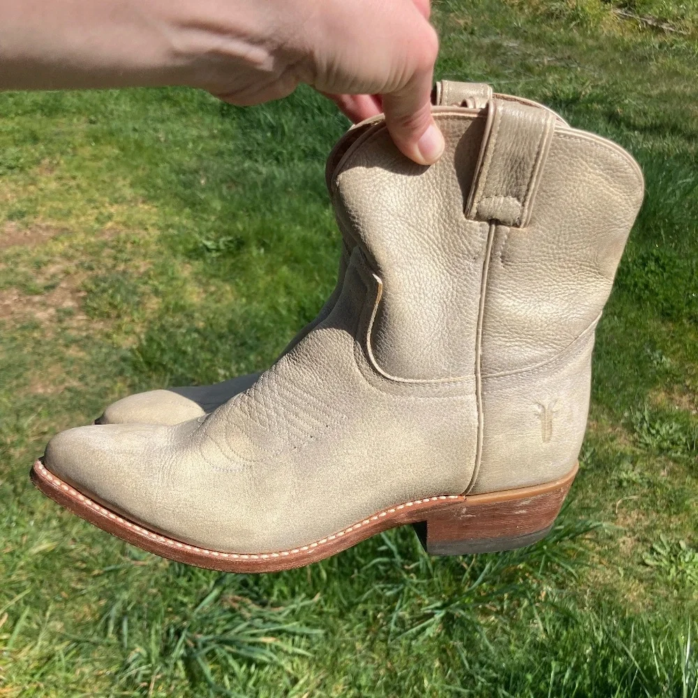 Frye Billy Short Cowboy Boot Size 9B Silver/Cream - Picture 8 of 8